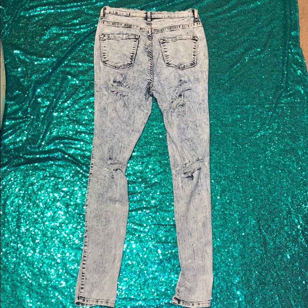 Ripped Jeans - Picture 2 of 3